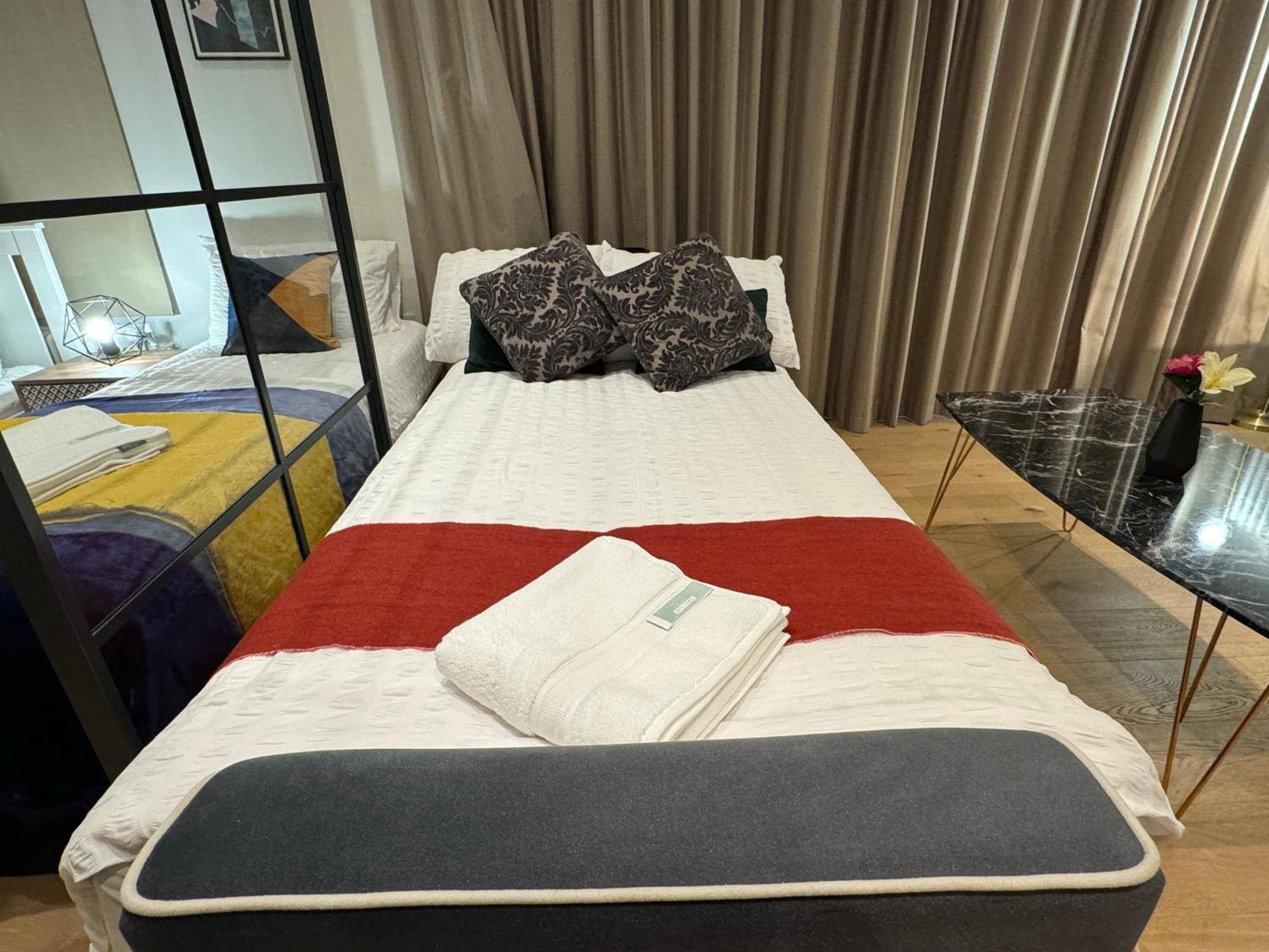 Amazing Cosy Apartment, Next To O2 Arena And Close To London Excel, Secure Parking Екстер'єр фото